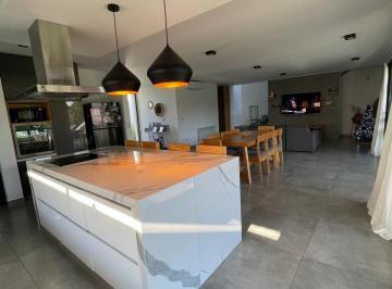 Casa · 320m² · 4 Ambientes · 2 Cocheras · Casa 4 Dorm. Tejas 3