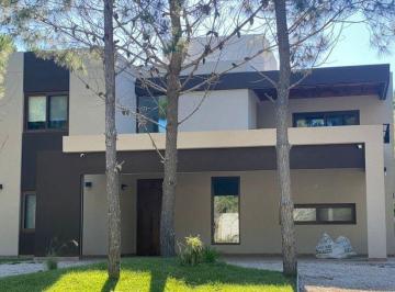Casa de 7 ambientes, Costa Esmeralda · Cod 1020 - Casa Marítimo IV, Lote 39, a 150 m del Mar / Pileta / Jacuzzi / 360 m² (30)