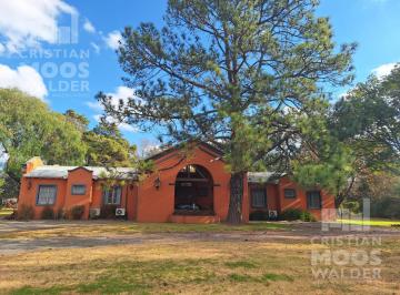 Casa · 283m² · 9 Ambientes · 5 Cocheras · Impecable Casa en Venta a m Av de Los Lagos Escobar