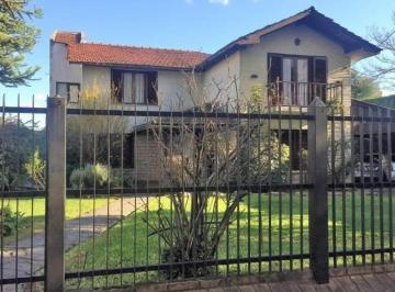 Casa · 400m² · 9 Ambientes · 5 Cocheras · Casa en Venta - 8 Dorm. 5 Baños - Cochera - 1.160 m² - Villa Ballester