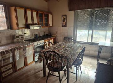 Casa de 4 ambientes, Morón · Venta en Bloque de Departamentos con Locales a Refaccionar en Moron Norte. Ideal Inversor /desarr