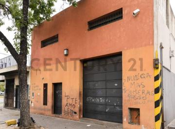 Bodega-Galpón · 164m² · 1 Cochera · Galpon con Oficinas en Venta Pompeya Potencial de Desarrollo