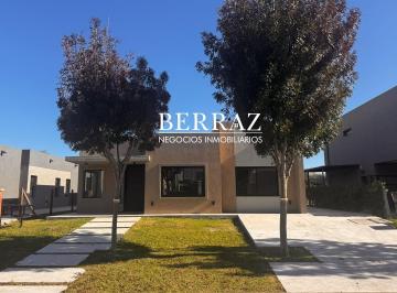Casa · 150m² · 5 Ambientes · 4 Cocheras · Casa Venta 5 Ambientes Lote de 450 m² Barrio Santo Tomás, Derqui, Pilar