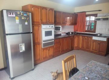 Casa · 302m² · 10 Ambientes · 2 Cocheras · Casa 300 m² Cubiertos en 2 Plantas | Santa Ana, Guaymallén | Apta Crédito Bna · Usd 125.000