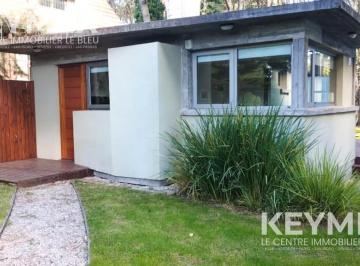 Casa · 67m² · 3 Ambientes · 2 Cocheras · Venta de Casa 3 Ambientes en Mar Azul