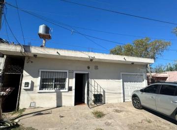 PH de 2 ambientes, Florencio Varela · PH 2 Ambientes Al Frente con Cochera Sin Expensas.