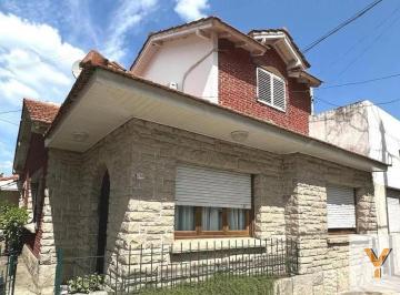 Casa · 139m² · 6 Ambientes · Casa en Venta - 5 Dorm. 3 Baños - 160 m² - Mar del Plata
