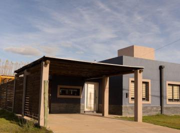 Casa · 144m² · 4 Ambientes · 1 Cochera · Casa en Barrio Privado Raices del Valle, Tunuyán