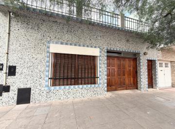 Casa · 216m² · 5 Ambientes · 1 Cochera · Casa en Venta Escalada Centro