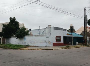 Casa de 3 ambientes, Lanús · Venta Casa 3 Amb. C/ Gran Fondo Libre, Entrada P/ 2 Vehículos