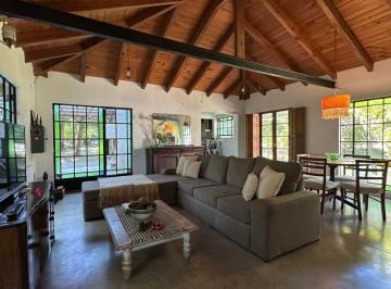 Casa · 150m² · 6 Ambientes · 2 Cocheras · Casa en Arana