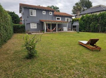 Casa · 200m² · 4 Ambientes · 5 Cocheras · Casa en Venta en El Barrio Maschwitz Privado