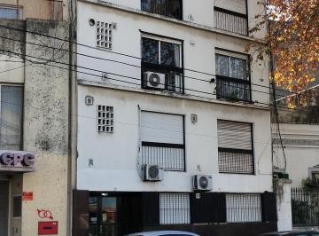 Departamento · 24m² · 2 Ambientes · Dpto. 2 Amb Lateral Luminoso 24,19 m² a m. Av Rivadavia Subte a