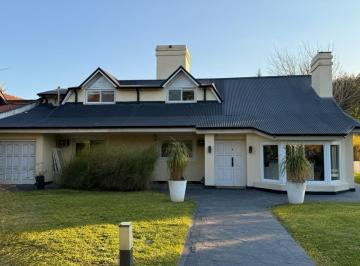 Casa · 400m² · 6 Ambientes · 4 Cocheras · Casa en Venta en Los Lagartos Country Club