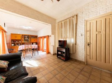 Casa · 101m² · 4 Ambientes · Venta Casa 4 Amb. a Refaccionar. Avellaneda