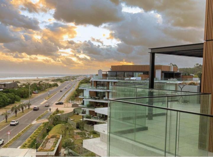 Departamento de 3 Ambientes, con Balcón y Cochera - Punta del Este, Uruguay