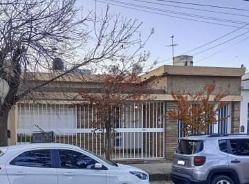 Casa · 200m² · 3 Dormitorios · 1 Cochera · Venta Casa 3 Dorm. 2 Baños. con Garage. Patio. Yapeyú