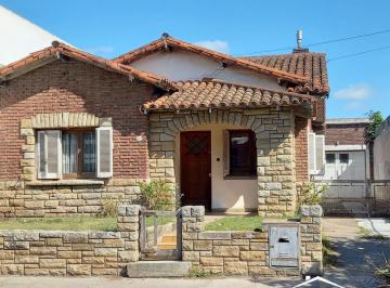 Casa · 179m² · 5 Ambientes · 3 Cocheras · Casa en San Cayetano - Av Luro Al 7000