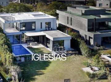 Casa · 400m² · 7 Ambientes · 3 Cocheras · Casa en Venta Al Lago en Lagos del Golf, Nordelta