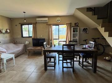 Casa · 160m² · 4 Ambientes · 1 Cochera · Casa en Venta en 6 Entre 475 y 476, City Bell