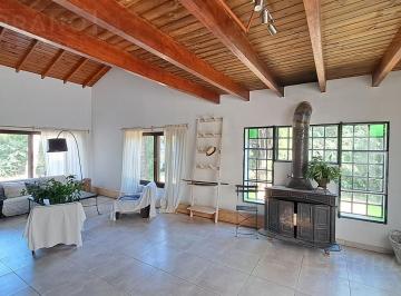 Casa · 205m² · 5 Ambientes · 2 Cocheras · Venta Casa 5 Amb Remodelada con Pileta Lote de 1802 m² Apto Crédito El Remanso
