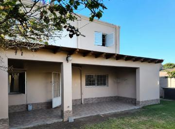 Casa · 210m² · 8 Ambientes · 1 Cochera · Casa Mas 2 Deptos. B° 23 de Octubre. Rivadavia