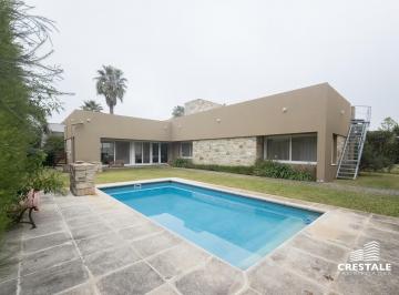 Casa · 203m² · 8 Ambientes · 2 Cocheras · Venta / Permuta - Casa 4 Dorm. en Barrio Privado - Funes Hills Miraflores.