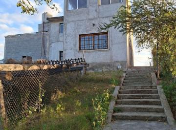 Casa · 112m² · 3 Ambientes · 1 Cochera · Casa 2 Dorm. en Alquiler – Villa Caeiro – Patio y Cochera