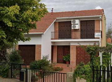 Casa · 188m² · 7 Ambientes · Casa en Venta - 4 Dorm. 3 Baños - Villa Carlos Paz