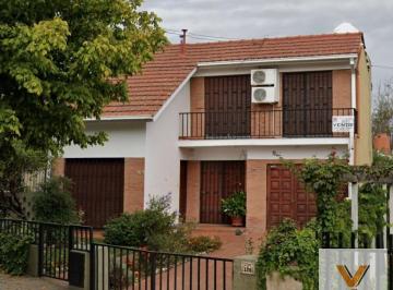 Casa · 188m² · 7 Ambientes · Casa en Venta - 4 Dorm. 3 Baños - Villa Carlos Paz