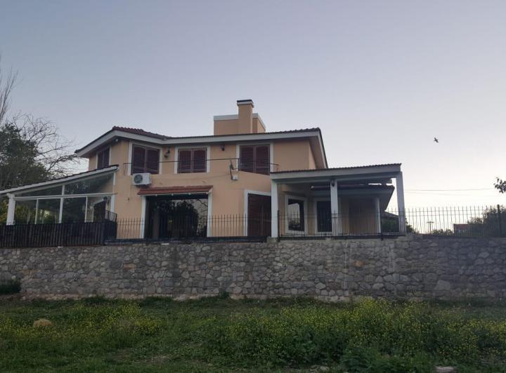 Casa · 240m² · 7 Ambientes