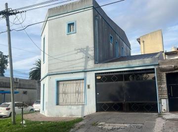 Casa · 230m² · 6 Ambientes · 3 Cocheras · Venta Casa 6 Ambientes en Lomas de Zamora