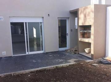 Casa · 70m² · 3 Ambientes · 1 Cochera · Dúplex en Venta - 2 Dorm. 2 Baños 1 Cochera - 70 m² - Tolosa