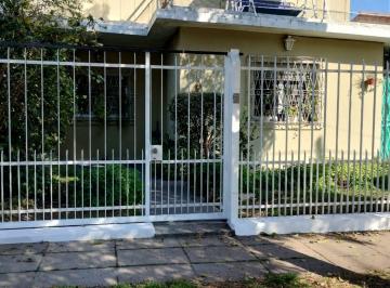 Casa · 300m² · 4 Ambientes · 1 Cochera · Venta Casa San Isidro Permuta