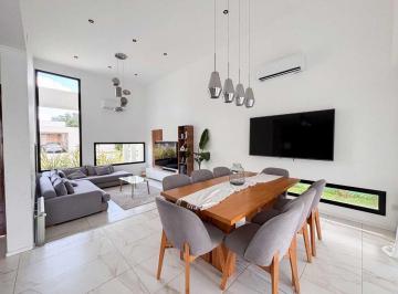 Casa · 160m² · 4 Ambientes · 2 Cocheras · Casa en Venta 3 Dorm. Barrio Fincas de Duggan
