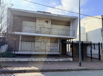 Casa · 179m² · 7 Ambientes · 1 Cochera · Casa 4 Dorm. Barrio Crisol Sur