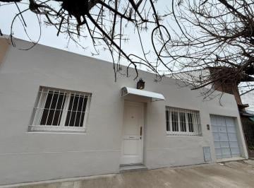 Casa · 3 Ambientes · 1 Cochera · Casa en Villa Adelina