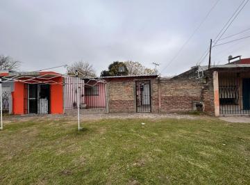 Casa · 83m² · 3 Ambientes · 1 Cochera · Casa de 3 Amb en Venta en Lomas Local y Patio