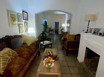 Casa de 3 ambientes, Bolívar · Amplia Casa
