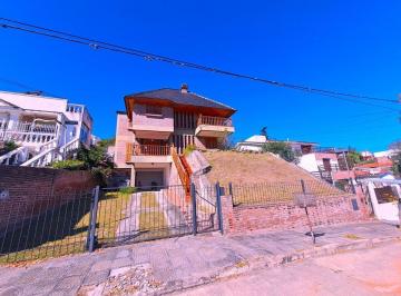 Casa · 200m² · 8 Ambientes · 1 Cochera · Venta Casa 3 Dorm Carloz Paz Exc Ubic con Vistas