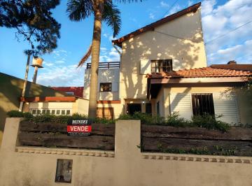 Casa · 80m² · 4 Ambientes · 1 Cochera · Excelente Casa Familiar de 2 Plantas con 4 Dorm..