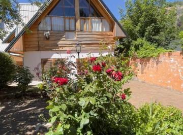 Casa · 98m² · 4 Ambientes · 1 Cochera · Venta Casa San Martín de Los Andes.