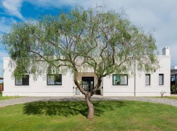 Casa · 195m² · 5 Ambientes · 2 Cocheras · Venta Casa 5amb C/pileta a La Laguna - El Cantón