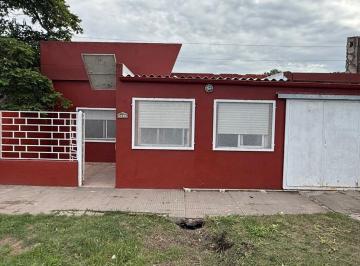 Casa · 146m² · 6 Ambientes · 2 Cocheras · Venta Casa 4 Dorm. a Refaccionar - Baigorria