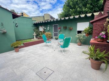 Casa · 71m² · 3 Ambientes · 1 Cochera · Casa 3 Ambientes en Venta en Lomas de Zamora Oeste Apta Credito