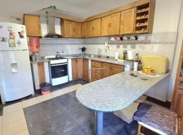 Casa · 240m² · 5 Ambientes · Casa en Venta - 3 Dorm. 2 Baños - Cochera - 900 m² - General Belgrano
