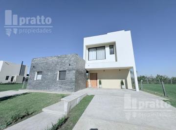 Casa · 196m² · 4 Ambientes · 2 Cocheras · Casa en Venta de 3 Dorm. en Santa Ana