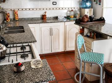 Casa · 164m² · 4 Ambientes · Casa de 3 Dorm. con Gran Patio y Quincho