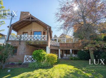 Casa · 530m² · 6 Ambientes · 5 Cocheras · Espectacular Casa en Venta y Alquiler, San Isidro de Categoria con Parque, Quincho y Pileta, Divina
