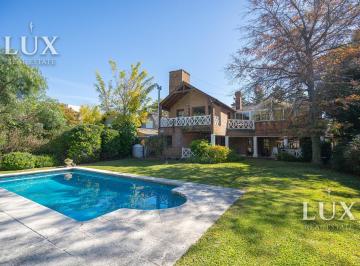 Casa · 530m² · 6 Ambientes · 5 Cocheras · Espectacular Casa en Venta y Alquiler, San Isidro de Categoria con Parque, Quincho y Pileta, Divina